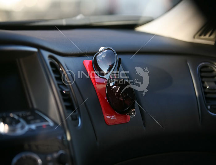 Коврик Нано пад надёжно удержит ваши гаджеты на приборной панели